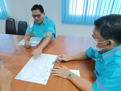 ไฟล์แนบ วันอังคาร ที่ 17 พฤษภาคม  2565 เวลา 09.00 น.  10.00 น. การประปาส่วนภูมิภาคสาขากาญจนดิษฐ์ นำโดย นายสุรพงศ์  สมหวัง ผู้จัดการการประปาส่วนภูมิภาคสาขากาญจนดิษฐ์ พร้อมด้วย หัวหน้างานบริการและควบคุมน้ำสูญเสีย และพนักงานในสังกัด เข้าร่วมประชุมสายงานบริการและควบคุมน้ำสูญเสีย  เรื่องกำหนดแนวทางการทำงาน , ปรึกษาหารือแนวทางการแก้ไขปัญหา อุปสรรคในการทำงาน , มุ่งเน้นเรื่องการลดปริมาณน้ำสูญเสีย และลดข้อร้องเรียน พร้อมทั้งการวางแผนเฝ้าระวังน้ำสูญเสียอย่างเป็นระบบ และการแก้ปัญหาเรื่องน้ำไหลอ่อนบางพื้นที่ ต่อไป