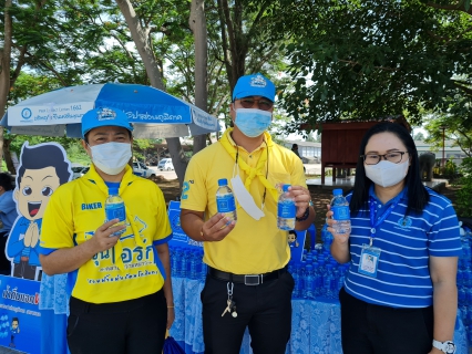 ไฟล์แนบ กปภ.ข.7 และ กปภ.สาขาหนองบัวลำภู สนับสนุนน้ำดื่มตราสัญลักษณ์ กปภ. แก่ประชาชนที่ร่วมเฝ้าฯ รับเสด็จ พระบาทสมเด็จพระเจ้าอยู่หัว และสมเด็จพระนางเจ้า ฯ พระบรมราชินี