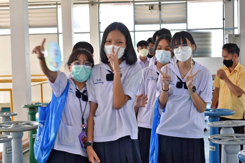 ไฟล์แนบ กปภ.สาขาอุบลราชธานี ต้อนรับคณะครูนักเรียนโรงเรียนเบ็ญจะมะมหาราช ดูงานระบบผลิตน้ำประปา