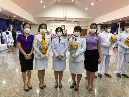 ไฟล์แนบ กปภ.สาขารังสิต (ชั้นพิเศษ) ร่วมพิธีถวายเครื่องราชสักการะและวางพานพุ่ม และพิธีจุดเทียนถวายพระพรชัยมงคล สมเด็จพระนางเจ้าฯ พระบรมราชินี เนื่องในโอกาสวันเฉลิมพระชนมพรรษา 3 มิถุนายน 2565