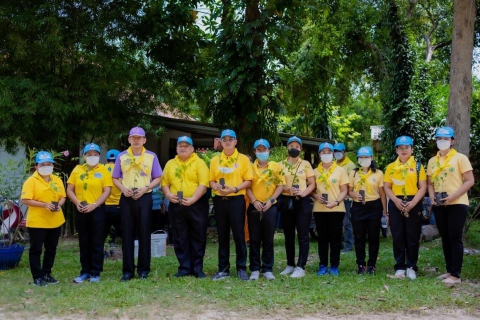 ไฟล์แนบ กปภ.สาขาเกาะพะงัน มอบน้ำดื่มบรรจุขวดตราสัญลักษณ์ กปภ. ในกิจกรรมจิตอาสาปลูกต้นไม้เฉลิมพระเกียรติฯ