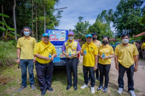 ไฟล์แนบ กปภ.สาขาเกาะพะงัน มอบน้ำดื่มบรรจุขวดตราสัญลักษณ์ กปภ. ในกิจกรรมจิตอาสาปลูกต้นไม้เฉลิมพระเกียรติฯ