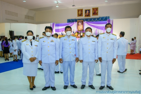 ไฟล์แนบ เนื่องในศุกร์วันที่ 3 มิถุนายน 2565 การประปาส่วนภูมิภาคสาขากาญจนดิษฐ์ ภายใต้การบริหารงานโดยนายสุรพงศ์ สมหวัง ผู้จัดการการประปาส่วนภูมิภาคสาขากาญจนดิษฐ์ และพนักงานในสังกัด เข้าร่วมกิจกรรมเนื่องในโอกาสวันเฉลิมพระชนมพรรษาสมเด็จพระนางเจ้าฯ พระบรมราชินี ประจำปีพุทธศักราช 2565 โดยในเวลา 17.30 ถึง 20.30 น. ได้เข้าร่วมพิธีถวายเครื่องราชสักการะและวางพานพุ่ม และพิธีถวายพระพรชัยมงคล ณ ศาลาประชาคม ที่ว่าการอำเภอกาญจนดิษฐ์  ตำบลกะแดะ อำเภอกาญจนดิษฐ์จังหวัดสุราษฎร์ธานี