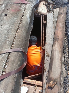 ไฟล์แนบ วันพฤหัสบดีที่ 9 มิถุนายน  2565 การประปาส่วนภูมิภาคสาขากาญจนดิษฐ์ ภายใต้การบริหารงานโดย นายสุรพงศ์  สมหวัง ผู้จัดการการประปาส่วนภูมิภาคสาขากาญจนดิษฐ์  มอบหมายคณะกรรมการลดน้ำสูญเสียด้านกายภาพ ลงพื้นที่สำรวจ หาท่อแตกท่อรั่ว บริเวณพื้นที่  หน้าอำเภอกาญจนดิษฐ์  สามแยกคูหา ตำบลกะแดะ  อำเภอกาญจนดิษฐ์  จังหวัดสุราษฎร์ธานี เพื่อลดน้ำสูญเสียในระบบจำหน่ายและเพิ่มแรงดันในเส้นท่อ เป็นการให้บริการน้ำประปาอย่างเต็มประสิทธิภาพตามมาตรฐานของ กปภ. 