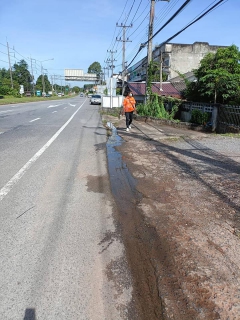 ไฟล์แนบ วันพฤหัสบดีที่ 9 มิถุนายน  2565 การประปาส่วนภูมิภาคสาขากาญจนดิษฐ์ ภายใต้การบริหารงานโดย นายสุรพงศ์  สมหวัง ผู้จัดการการประปาส่วนภูมิภาคสาขากาญจนดิษฐ์  มอบหมายคณะกรรมการลดน้ำสูญเสียด้านกายภาพ ลงพื้นที่สำรวจ หาท่อแตกท่อรั่ว บริเวณพื้นที่  หน้าอำเภอกาญจนดิษฐ์  สามแยกคูหา ตำบลกะแดะ  อำเภอกาญจนดิษฐ์  จังหวัดสุราษฎร์ธานี เพื่อลดน้ำสูญเสียในระบบจำหน่ายและเพิ่มแรงดันในเส้นท่อ เป็นการให้บริการน้ำประปาอย่างเต็มประสิทธิภาพตามมาตรฐานของ กปภ. 