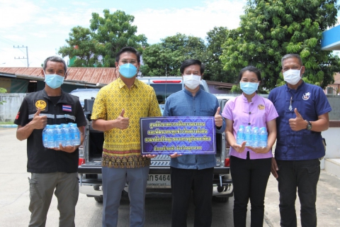 ไฟล์แนบ กปภ.ข.๓ สนับสนุนน้ำดื่มตราสัญลักษณ์ กปภ. ให้แก่ ศูนย์อำนวยการขจัดความยากจนและพัฒนาคนทุกช่วงวัยอย่างยั่งยืนตามปรัชญาของเศรษฐกิจพอเพียง อ.บ้านแพ้ว จ.สมุทรสาคร