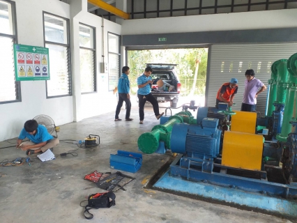 ไฟล์แนบ วันพุธที่ 22 มิถุนายน 2565 กปภ.สาขากาญจนดิษฐ์ โดยนายสุรพงศ์  สมหวัง ผู้จัดการ กปภ.สาขากาญจนดิษฐ์ มอบหมายนายอัครเดช เพ็ชรโชติ หัวหน้างาน 8 งานผลิต พร้อมพนักงานในสังกัด ร่วมกับพนักงานจาก กองระบบผลิตและควบคุมคุณภาพน้ำ กปภ.เขต 4 สุราษฎร์ธานี เข้าตรวจสอบบำรุงรักษาปั๊มสูบน้ำแรงสูงและปั๊มสูบน้ำแรงต่ำ ระบบเครื่องจักรกล และระบบไฟฟ้า ประจำปี 2565 ตามแผนการบำรุงรักษาประจำปี 2565  ณ สถานีผลิตน้ำบ้านน้ำฉา  อำเภอดอนสัก จังหวัดสุราษฎร์ธานี