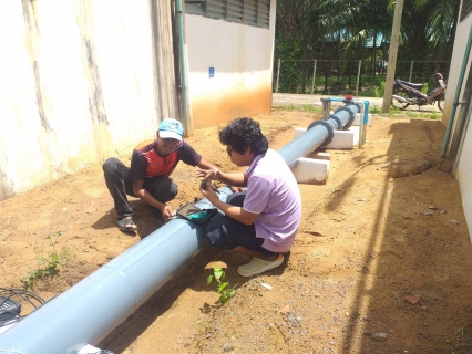 ไฟล์แนบ วันพุธที่ 22 มิถุนายน 2565 กปภ.สาขากาญจนดิษฐ์ โดยนายสุรพงศ์  สมหวัง ผู้จัดการ กปภ.สาขากาญจนดิษฐ์ มอบหมายนายอัครเดช เพ็ชรโชติ หัวหน้างาน 8 งานผลิต พร้อมพนักงานในสังกัด ร่วมกับพนักงานจาก กองระบบผลิตและควบคุมคุณภาพน้ำ กปภ.เขต 4 สุราษฎร์ธานี เข้าตรวจสอบบำรุงรักษาปั๊มสูบน้ำแรงสูงและปั๊มสูบน้ำแรงต่ำ ระบบเครื่องจักรกล และระบบไฟฟ้า ประจำปี 2565 ตามแผนการบำรุงรักษาประจำปี 2565  ณ สถานีผลิตน้ำบ้านน้ำฉา  อำเภอดอนสัก จังหวัดสุราษฎร์ธานี