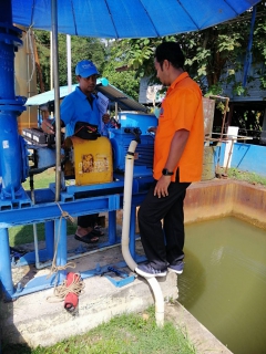 ไฟล์แนบ วันพฤหัสบดีที่ 23 มิถุนายน 2565 กปภ.สาขากาญจนดิษฐ์ โดยนายสุรพงศ์  สมหวัง ผู้จัดการ กปภ.สาขากาญจนดิษฐ์ มอบหมายนายอัครเดช เพ็ชรโชติ หัวหน้างาน 8 งานผลิต พร้อมพนักงานในสังกัด ร่วมกับพนักงานจาก กองระบบผลิตและควบคุมคุณภาพน้ำ กปภ.เขต 4 สุราษฎร์ธานี เข้าตรวจสอบบำรุงรักษาปั๊มสูบน้ำแรงสูงและปั๊มสูบน้ำแรงต่ำ ระบบเครื่องจักรกล และระบบไฟฟ้า ประจำปี 2565 ตามแผนการบำรุงรักษาประจำปี 2565  ณ สถานีจ่ายน้ำสะพานดินและโรงกรองน้ำหลังสำนักงาน อำเภอกาญจนดิษฐ์  จังหวัดสุราษฎร์ธานี