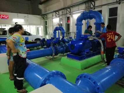 ไฟล์แนบ คืนวันพฤหัสบดีที่ 23 มิถุนายน 2565 กปภ.สาขากาญจนดิษฐ์ โดยนายสุรพงศ์ สมหวัง ผู้จัดการ กปภ.สาขากาญจนดิษฐ์ มอบหมายนายอัครเดช เพ็ชรโชติ หัวหน้างาน 8 งานผลิต พร้อมพนักงานในสังกัด ร่วมกับพนักงานจาก กองระบบผลิตและควบคุมคุณภาพน้ำ กปภ.เขต 4 สุราษฎร์ธานี เข้าตรวจสอบบำรุงรักษาปั๊มสูบน้ำแรงสูงและปั๊มสูบน้ำแรงต่ำ ระบบเครื่องจักรกล และระบบไฟฟ้า ประจำปี 2565 ตามแผนการบำรุงรักษาประจำปี 2565 ณ สถานีจ่ายน้ำพลายวาส อำเภอกาญจนดิษฐ์ จังหวัดสุราษฎร์ธานี