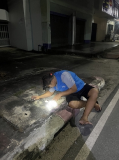 ไฟล์แนบ การประปาส่วนภูมิสาขาจันดี ลงพื้นที่เดินสำรวจหาท่อแตก-ท่อรั่ว