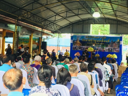 ไฟล์แนบ วันที่ 30 มิถุนายน 2565 กปภ.สาขาลำพูน โดยนายพรพจน์ ฑีฆายุ  มอบหมายให้หัวหน้างานอำนวยการ และหัวหน้างานบริการและควบคุมน้ำสูญเสีย พร้อมพนักงาน  ร่วมกิจกรรม  "ออกหน่วยบำบัดทุกข์ บำรุงสุข " ร่วมกับ กปภ.สาขาบ้านโฮ่ง โดยนายคมสัน สัมมา ผู้จัดการการประปาส่วนภูมิภาคสาขาบ้านโฮ่ง มอบหมายให้ ว่าที่ ร.ต.ชโลธร ชมพูพันธ์ หัวหน้างานผลิต กปภ.สาขาบ้านโฮ่ง พร้อมพนักงาน เข้าร่วมกิจกรรมร่วมกับจังหวัดลำพูน ณ วัดหล่ายแก้ว ต.ศรีเตี้อ อ.บ้านโฮ่ง จ.ลำพูน โดยมีผู้ว่าราชการจังหวัดลำพูน นายวรยุทธ  เนาวรัตน์ เป็นประธานในพิธีเปิด  โดย กปภ.สาขาลำพูน และกปภ.สาขาบ้านโฮ่ง  นำน้ำดื่มบรรจุขวดตราสัญลักษณ์ จำนวน 250 ขวด , กระเป๋าผ้าลดโลกร้อน , และสมุดบันทึก เพื่อร่วมกิจกรรมแจกจ่ายให้กับผู้เข้าร่วมกิจกรรม ในครั้งนี้ด้วย  