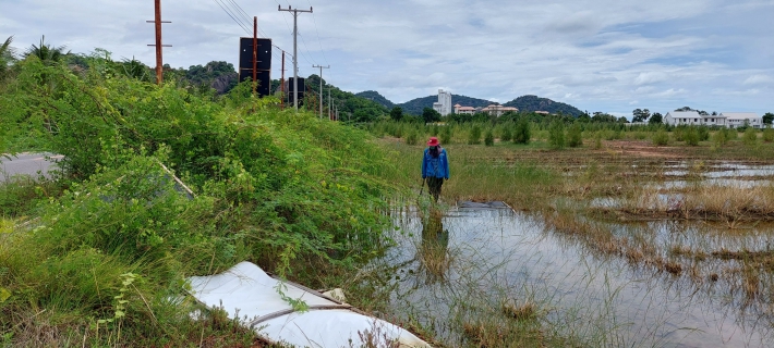 ไฟล์แนบ กปภ.สาขาปราณบุรี ลงพื้นที่ออกหาท่อแตก-ท่อรั่ว เชิงรุก (Active Leak Control) ตรวจสอบปัญหาน้ำไหลอ่อน พร้อมแก้ไขทันที ตามแผนลดน้ำสูญเสีย บริเวณ หมู่บ้านนาห้วย ตำบลปราณบุรี หมู่บ้านเบญจพาส ตำบลวังก์พง อำเภอปราณบุรี จังหวัดประจวบฯ