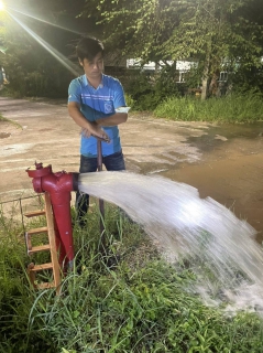 ไฟล์แนบ กปภ.สาขากำแพงเพชร สร้างความเชื่อมั่นในคุณภาพน้ำ จับมือพนักงาน ระบายตะกอนในเส้นท่อตามแผน PM