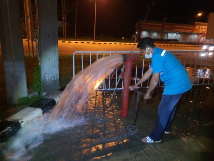 ไฟล์แนบ กปภ.สาขากำแพงเพชร สร้างความเชื่อมั่นในคุณภาพน้ำ จับมือพนักงาน ระบายตะกอนในเส้นท่อตามแผน PM