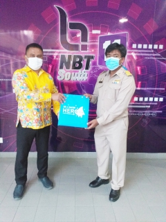 ไฟล์แนบ กปภ.สาขากาญจนดิษฐ์ โดยนายสุรพงศ์ สมหวัง ผู้จัดการ กปภ.สาขากาญจนดิษฐ์ มอบหมายว่าที่ ร.ต.สุพจน์  ศรีรักษ์ ตำแหน่งนายช่างเครื่องกล 7 งานผลิต เข้าพบว่าที่ร.ต. สุรชัย ส้มเกลี้ยง (บ่าวเกลี้ยง) ประธานชมรมนักข่าวสุราษฎร์ธานี  เจ้าของรายการแหลงข่าวชาวใต้NBT South รายการ อปม.สัมพันธ์ สวท.สุราษฎร์ธานี  ผู้สื่อข่าวหนังสือพิมพ์ข่าวสดนายก เพื่อขอความอนุเคราะห์ในการประชาสัมพันธ์ข้อมูลข่าวสารของ กปภ.สาขากาญจนดิษฐ์  ตลอดจนช่องทางในการติดต่อเพื่อแจ้งข้อมูลสารและรับเรื่องร้องเรียนได้โดยตรง  ได้แก่ ไลน์กลุ่มผู้ใช้น้ำของกปภ.สาขากาญจนดิษฐ์ , เพจเฟซบุ๊ก การประปาส่วนภูมิภาคสาขากาญจนดิษฐ์ , และ PWA Line Official: @pwathailand 
