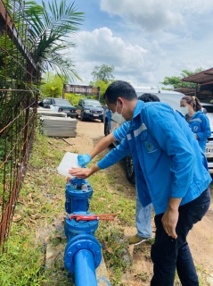 ไฟล์แนบ งานควบคุมคุณภาพน้ำ 2 กปภ.ข.4 ร่วมกับการประปาส่วนภูมิภาคสาขาภูเก็ต เข้าเก็บตัวอย่างน้ำและทดสอบคุณภาพน้ำสำหรับอุปโภคบริโภค ภายใต้ "โครงการราชภัณทัณฑ์ ปันสุข ทำความดี เพื่อชาติ ศาสน์ กษัตริย์ " พร้อมทั้งเป็นการออกพบปะผู้ใช้น้ำรายใหญ่ ณ เรือนจำจังหวัดภูเก็ต