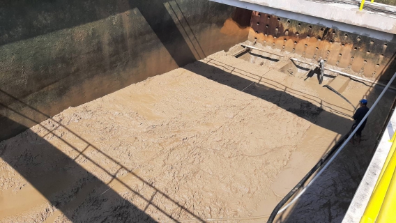 ไฟล์แนบ กปภ.สาขาสมุทรสาคร รวมพลังสามัคคีร่วมใจดำเนินการล้างถังตกตะกอน ณ สถานีผลิตน้ำโพธาราม  