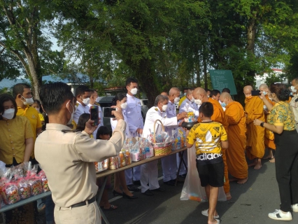 ไฟล์แนบ การประปาส่วนภูมิภาคสาขาตะกั่วป่า เข้าร่วมพิธีทำบุญตักบาตรถวายเป็นพระราชกุศล เนื่องในโอกาสวันเฉลิมพระชนมพรรษา พระบาทสมเด็จพระเจ้าอยู่หัว 28 กรกฎาคม 2565