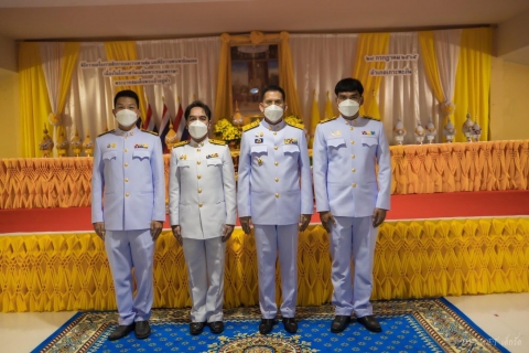 ไฟล์แนบ กปภ.สาขาเกาะพะงัน ร่วมพิธีถวายเครื่องราชสักการะ วางพานพุ่มและถวายพระพรชัยมงคล เนื่องในโอกาสมหามงคลเฉลิมพระชนมพรรษา 70 พรรษา พระบาทสมเด็จพระปรเมนทรรามาธิบดีศรีสินทรมหาวชิราลงกรณ พระวชิรเกล้าเจ้าอยู่หัว