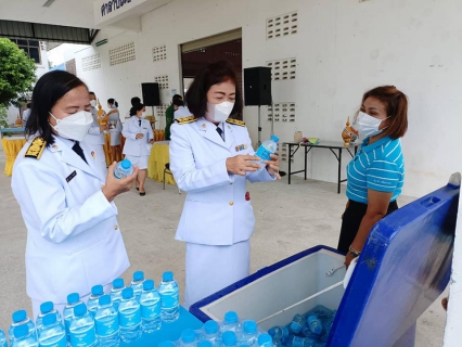 ไฟล์แนบ วันพฤหัสบดีที่ 28 กรกฎาคม 2565 กปภ.สาขากาญจนดิษฐ์ โดยนายสุรพงศ์ สมหวัง ผู้จัดการ กปภ.สาขากาญจนดิษฐ์ มอบหมายพนักงานในสังกัด ร่วมพิธีถวายเครื่องราชสักการะ วางพานพุ่มและถวายพระพรชัยมงคล เนื่องในโอกาสมหามงคลเฉลิมพระชนมพรรษา 70 พรรษา พระบาทสมเด็จพระปรเมนทรรามาธิบดีศรีสินทรมหาวชิราลงกรณ พระวชิรเกล้าเจ้าอยู่หัว 28 กรกฎาคม 2565 ณ ศาลาประชาคมที่ว่าการอำเภอกาญจนดิษฐ์   อำเภอกาญจนดิษฐ์  จังหวัดสุราษฎร์ธานี พร้อมร่วมแจกน้ำดื่มตราสัญญาลักษณ์ กปภ. สำหรับผู้ที่มาร่วมกิจกรรมดังกล่าวด้วย