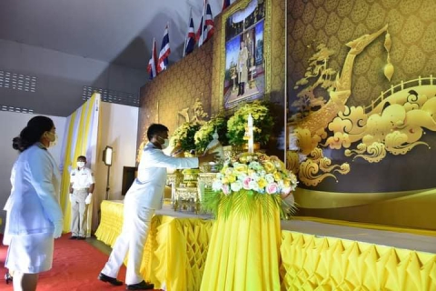 ไฟล์แนบ วันพฤหัสบดีที่ 28 กรกฎาคม 2565 กปภ.สาขากาญจนดิษฐ์ โดยนายสุรพงศ์ สมหวัง ผู้จัดการ กปภ.สาขากาญจนดิษฐ์ มอบหมายพนักงานในสังกัด ร่วมพิธีถวายเครื่องราชสักการะ วางพานพุ่มและถวายพระพรชัยมงคล เนื่องในโอกาสมหามงคลเฉลิมพระชนมพรรษา 70 พรรษา พระบาทสมเด็จพระปรเมนทรรามาธิบดีศรีสินทรมหาวชิราลงกรณ พระวชิรเกล้าเจ้าอยู่หัว 28 กรกฎาคม 2565 ณ ศาลาประชาคมที่ว่าการอำเภอกาญจนดิษฐ์   อำเภอกาญจนดิษฐ์  จังหวัดสุราษฎร์ธานี 