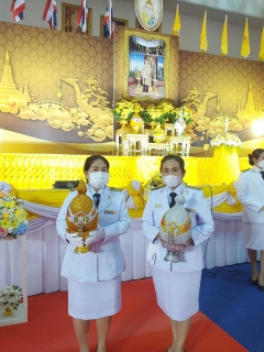 ไฟล์แนบ วันพฤหัสบดีที่ 28 กรกฎาคม 2565 กปภ.สาขากาญจนดิษฐ์ โดยนายสุรพงศ์ สมหวัง ผู้จัดการ กปภ.สาขากาญจนดิษฐ์ มอบหมายพนักงานในสังกัด ร่วมพิธีถวายเครื่องราชสักการะ วางพานพุ่มและถวายพระพรชัยมงคล เนื่องในโอกาสมหามงคลเฉลิมพระชนมพรรษา 70 พรรษา พระบาทสมเด็จพระปรเมนทรรามาธิบดีศรีสินทรมหาวชิราลงกรณ พระวชิรเกล้าเจ้าอยู่หัว 28 กรกฎาคม 2565 ณ ศาลาประชาคมที่ว่าการอำเภอกาญจนดิษฐ์   อำเภอกาญจนดิษฐ์  จังหวัดสุราษฎร์ธานี 