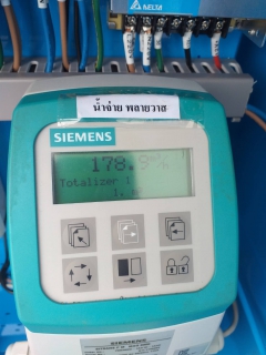 ไฟล์แนบ วันพุธที่ 3 สิงหาคม 2565 การประปาส่วนภูมิภาคสาขากาญจนดิษฐ์ ภายใต้การบริหารของนายสุรพงศ์ สมหวัง ผู้จัดการการประปาส่วนภูมิภาคสาขากาญจนดิษฐ์ มอบหมายพนักงานในสังกัดพร้อมงานตารตรวัดน้ำ กองระบบจำหน่าย กปภ.เขต 4 เข้าดำเนินการ Set Zero หน่วยน้ำร่วมของมาตรวัดน้ำ MM 12. พลายวาส กาญจนดิษฐ์  เนื่องจากมีการปรับปรุงระบบควบคุมมาตรวัดน้ำและพื้นที่ติดตั้งมาตรวัดน้ำใหม่ทำให้ผลรวมของเลขมาตร MM 12. พลายวาส กาญจนดิษฐ์ ผิดเพี้ยน ให้กลับมาใช้งานได้ตามปกติต่อไป