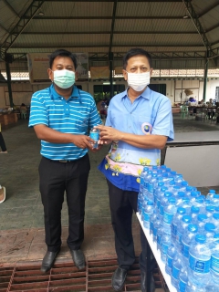 ไฟล์แนบ การประปาส่วนภูมิภาคสาขาอ่าวลึกร่วมบริการน้ำดื่มตราสัญลักษณ์ให้แก่ประชาชน ที่มาให้การต้อนรับพลเอก กัมปนาท รุดดิษฐ์ องคมนตรี 