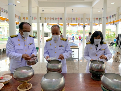 ไฟล์แนบ กปภ.สาขาสามพราน เข้าร่วมพิธีทำบุญตักบาตร เนื่องในโอกาสมหามงคลเฉลิมพระชนมพรรษา 90 พรรษา สมเด็จพระนางเจ้าสิริกิติ์พระบรมราชินีนาถ พระบรมราชชนนีพันปีหลวง 