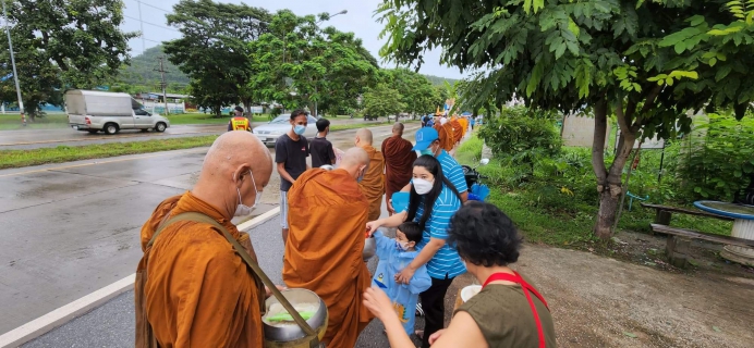 ไฟล์แนบ กปภ.สาขาพิษณุโลก เข้าร่วมทำบุญใส่บาตร เนื่องในโอกาสมหามงคลเฉลิมพระชนมพรรษา 90 พรรษา สมเด็จพระนางเจ้าสิริกิติ์พระบรมราชินีนาถ พระบรมราชชนนีพันปีหลวง