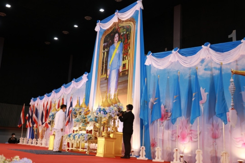 ไฟล์แนบ เชียงใหม่ ประกอบพิธีทางศาสนามหามงคล 5 ศาสนา และตักบาตรพระสงฆ์ เนื่องในวันแม่แห่งชาติ
