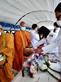 ไฟล์แนบ การประปาส่วนภูมิภาคสาขาไชยา เข้าร่วมพิธีทำบุญตักบาตรข้าวสารอาหารแห้งพระสงฆ์และสามเณร ณ ลานหน้าที่ว่าการอำเภอไชยา