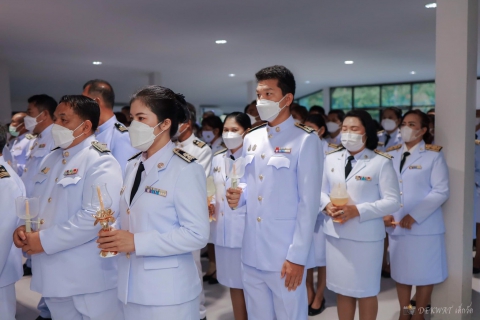 ไฟล์แนบ กปภ.สาขาเกาะพะงัน ร่วมกิจกรรมพิธีถวายเครื่องราชสักการะ วางพานพุ่มเงิน พานพุ่มทอง และจุดเทียนชัยถวายพระพรชัยมงคล เนื่องในโอกาสมหามงคลเฉลิมพระชนมพรรษา 90 พรรษา สมเด็จพระนางเจ้าสิริกิติ์พระบรมราชินีนาถ พระบรมราชชนนีพันปีหลวง 12 สิงหาคม