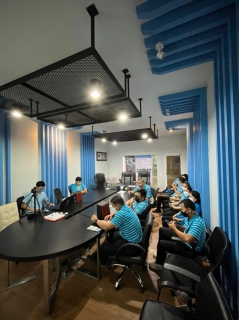 ไฟล์แนบ การประปาส่วนภูมิภาคสาขาลำพูน โดยนายพรพจน์ ฑีฆายุ พร้อมหัวหน้างานและพนักงานในสังกัด การประปาส่วนภูมิภาคสาขาลำพูน เข้าศึกษาดูงาน ณ สำนักงานก่อสร้างชลประทานขนาดใหญ่ที่ 1 สำนักพัฒนาแหล่งน้ำขนาดใหญ่ อุโมงค์ส่งน้ำช่วงแม่แตง-แม่งัด สัญญาที่ 2 บ้านทับเดื่อ ตำบลอินทขิล อำเภอแม่แตง  จังหวัดเชียงใหม่ โดยได้รับการบรรยายโครงการสรุปการก่อสร้างอุโมงค์ส่งน้ำ และกระบวนการระบบการทำงานต่าง ๆ  ได้แลกเปลี่ยน ถ่ายทอดความรู้ และประสบการณ์ทักษะในการทำงาน ได้บรรยายสรุปเกี่ยวกับระบบการทำงานของโครงการก่อสร้าง สรุปและปัญหาอุปสรรค ในการดำเนินงาน และได้นำคณะฯ เข้าเยี่ยมชมพื้นที่  พร้อมตอบข้อซักถามต่างๆ เพื่อนำไปเป็นแนวทางในการปฏิบัติงาน