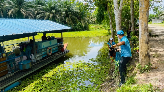 ไฟล์แนบ การประปาส่วนภูมิภาคสาขาชุมพร ร่วมกิจกรรมโครงการรวมพลังจิตอาสา กปภ.เทิดไท้องค์ราชัน พระพันปีหลวง ณ.บริเวณท่าเทียบแพรัฐวิสาหกิจชุมชน หนองใหญ่ ม.12 ต.บางลึก อ.เมือง จ.ชุมพร 