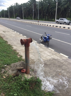 ไฟล์แนบ การประปาส่วนภูมิภาคสาขาจันดี ลงพื้นที่เพื่อทำความสะอาด ระบายตะกอนในเส้นท่อจ่ายน้ำ ผ่านหัวดับเพลิง
