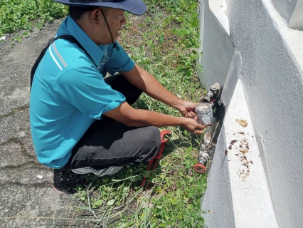 ไฟล์แนบ วันพฤหัสบดีที่ 1 กันยายน 2565 กปภ.สาขากาญจนดิษฐ์ โดยนายสุรพงศ์ สมหวัง ผู้จัดการ กปภ.สาขากาญจนดิษฐ์ มอบหมายพนักงานในสังกัด เข้าตรวจสอบมาตรวัดน้ำบ้านผู้ใช้น้ำ กรณีน้ำไหลอ่อน บ้านผู้ใช้น้ำพื้นที่ ตำบลทุ่งกง อำเภอกาญจนดิษฐ์ จ.สุราษฎร์ธานี