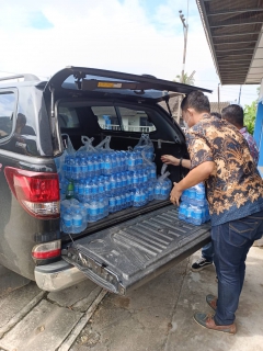 ไฟล์แนบ การประปาส่วนภูมิภาคสาขาอ่าวลึก ให้การสนับสนุนน้ำดื่มตราสัญลักษณ์ กปภ.ให้กับสำนักงานเกษตรอำเภออ่าวลึก