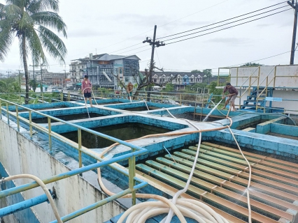 ไฟล์แนบ กปภ.สาขาระนอง ดำเนินการตามแผน ล้างถังตกตะกอนโรงกรองน้ำสำนักงาน