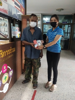ไฟล์แนบ การประปาส่วนภูมิภาคสาขาอ่าวลึก ลงพื้นที่มอบของที่ระลึกแก่ลูกค้าที่มาชำระเงินค่าน้ำประปา ณ สำนักงานเทศบาลตำบลปลายพระยา 
