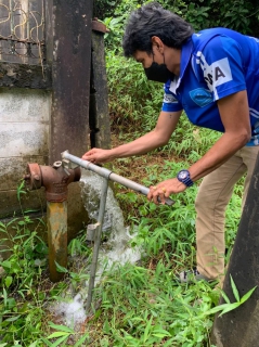 ไฟล์แนบ กปภ.สาขาพังงา ลงพื้นที่ระบายตะกอนในเส้นท่อ 
