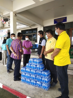ไฟล์แนบ ร่วมสนับสนุนน้ำดื่มตราสัญลักษณ์ให้กับที่่ว่าการอำเภอพนมทวน