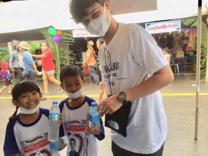 ไฟล์แนบ กปภ.สาขาหลังสวน แจกน้ำดิ่มบรรจุขวดตราสัญลักษณ์กปภ. เพื่อร่วมในกิจกรรมงานประเพณีแห่พระแข่งเรือชิงโล่พระราชทาน 