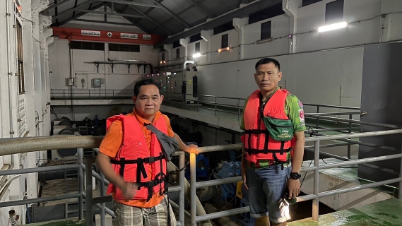 ไฟล์แนบ กปภ.สาขาขอนแก่น (พ) ตรวจสอบการก่อสร้างเเนวป้องกันน้ำท่วมสถานีผลิตน้ำท่าพระ - หนองบัวดีหมี อย่างต่อเนื่อง พร้อมรวบรวมข้าวสารอาหารเเห้ง ส่งให้เพื่อนพนักงานสายงานผลิต