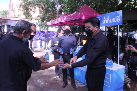 ไฟล์แนบ กปภ.ข.7 และ กปภ.สาขาหนองบัวลำภู สนับสนุนน้ำดื่มตราสัญลักษณ์ กปภ. แก่ประชาชนที่ร่วมพิธีพระราชทานเพลิงศพผู้เสียชีวิตจากเหตุการณ์กราดยิงศูนย์พัฒนาเด็กเล็ก อบต.อุทัยสวรรค์ อ.นากลาง จ.หนองบัวลำภู