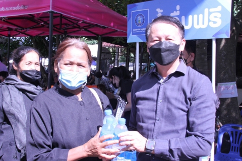 ไฟล์แนบ กปภ.ข.7 และ กปภ.สาขาหนองบัวลำภู สนับสนุนน้ำดื่มตราสัญลักษณ์ กปภ. แก่ประชาชนที่ร่วมพิธีพระราชทานเพลิงศพผู้เสียชีวิตจากเหตุการณ์กราดยิงศูนย์พัฒนาเด็กเล็ก อบต.อุทัยสวรรค์ อ.นากลาง จ.หนองบัวลำภู
