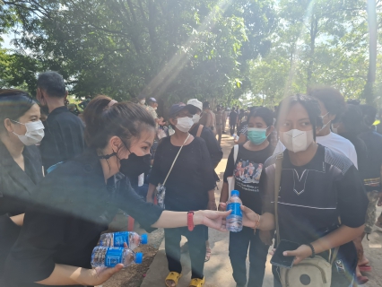ไฟล์แนบ กปภ.ข.7 และ กปภ.สาขาหนองบัวลำภู สนับสนุนน้ำดื่มตราสัญลักษณ์ กปภ. แก่ประชาชนที่ร่วมพิธีพระราชทานเพลิงศพผู้เสียชีวิตจากเหตุการณ์กราดยิงศูนย์พัฒนาเด็กเล็ก อบต.อุทัยสวรรค์ อ.นากลาง จ.หนองบัวลำภู
