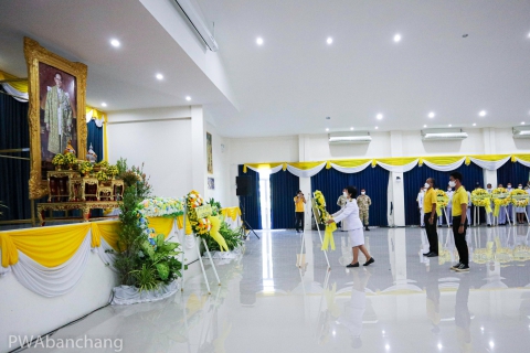 ไฟล์แนบ สาขาบ้านฉาง ร่วมพิธีวางพวงมาลา น้อมรำลึกในพระมหากรุณาธิคุณ ในหลวง ร.9