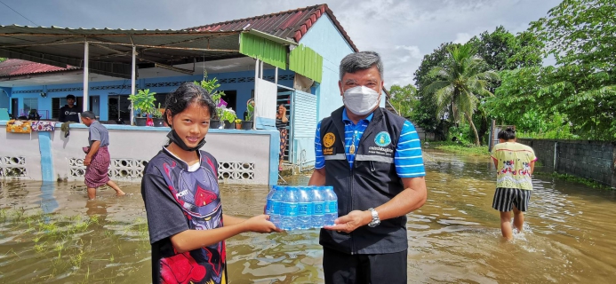 ไฟล์แนบ การประปาส่วนภูมิภาคเขต 4 ร่วมกับ การประปาส่วนภูมิภาคสาขาภูเก็ต สนับสนุนน้ำดื่มบรรจุขวด จำนวน 2,040 ขวด ให้ทางจังหวัดภูเก็ต